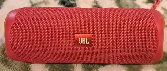 JBL - Flip 5 Portable Bluetooth Speaker - Red. Bestbuy certified. Come as shown. If not in pictures,  it is not included 