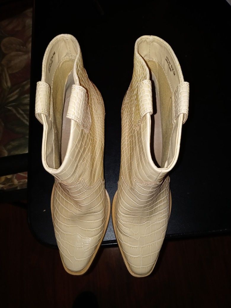 Chinese Laundry Heels Boots 8/38.5 Tan