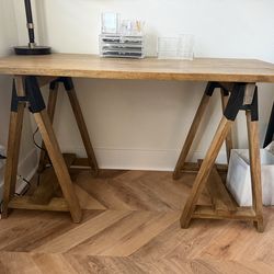 Entry table/ Desk