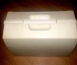 Sewing machine carrying case