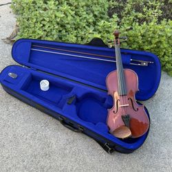 Violin 🎻 3/4.  Wooden European.