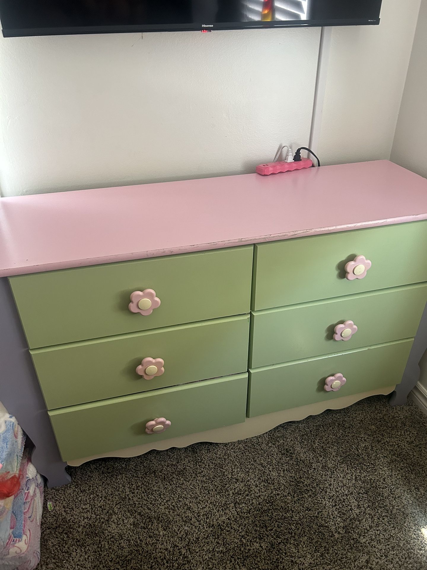 Matching Twin Bed & Six Drawer Dresser Combo