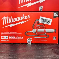 Milwaukee M12 12V Lithium-Ion Cordless Grease Gun (Tool-Only)