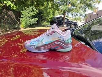 Brand New And Original Men's Nike Air LeBron James Sneakers Size 8