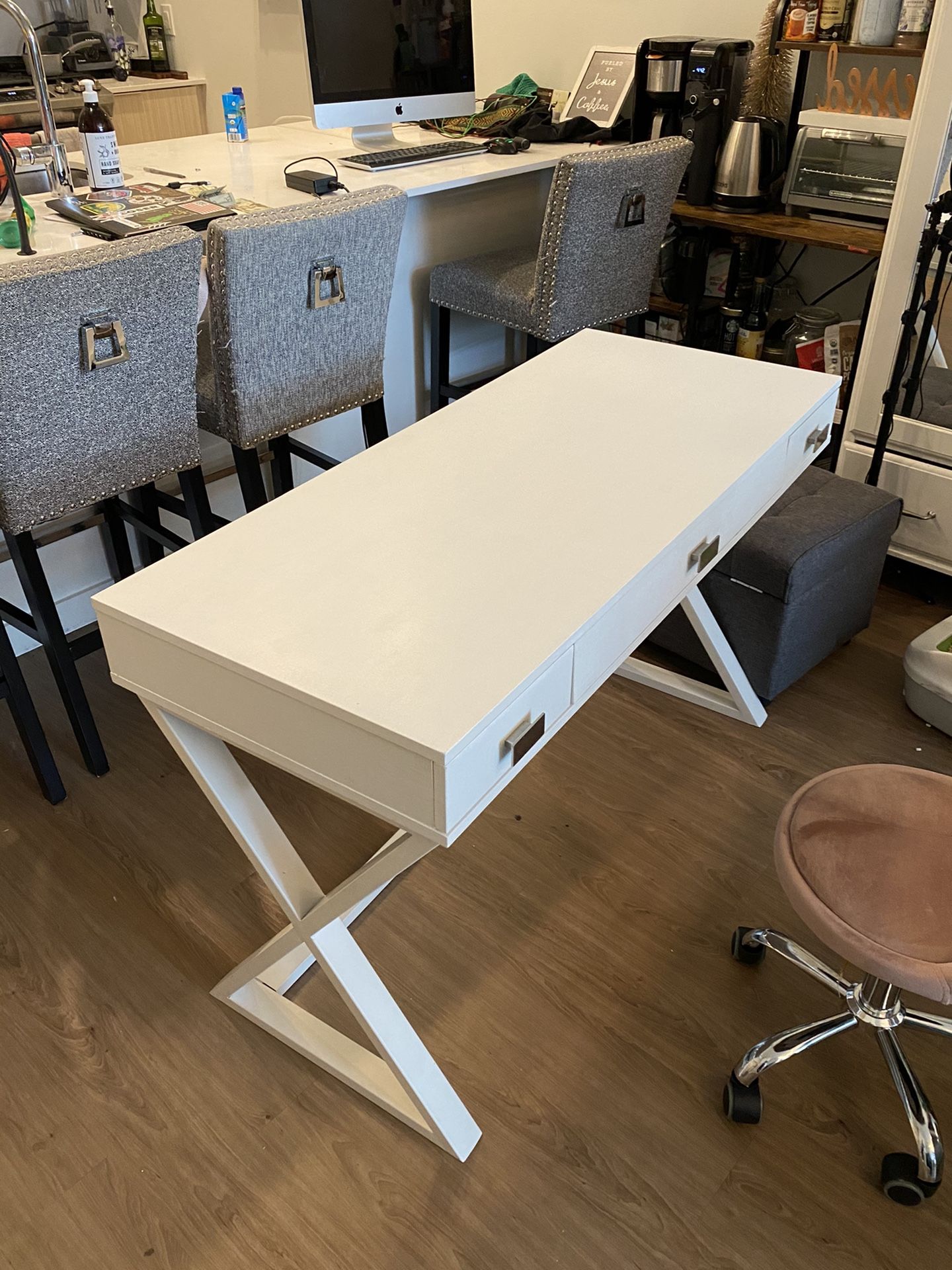 White Desk for Sale in Redmond, WA OfferUp