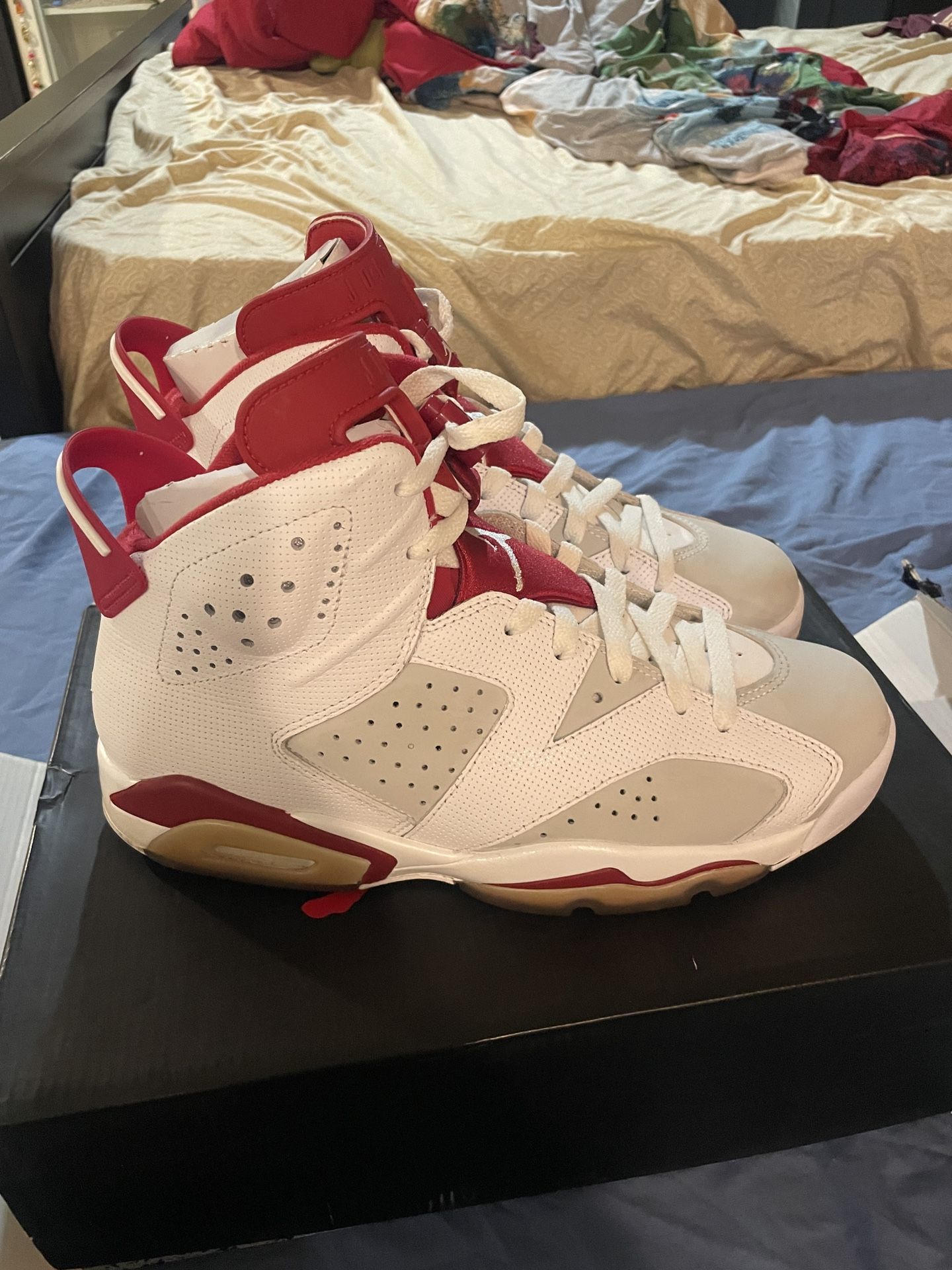 Jordan Retro 6 Pre own Mint Condition Size 9men $130