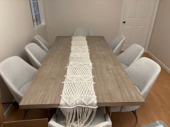 New Dining Table w Chairs