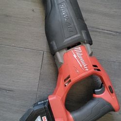Milwaukee M18 Sawzall with HD12.0 Battery