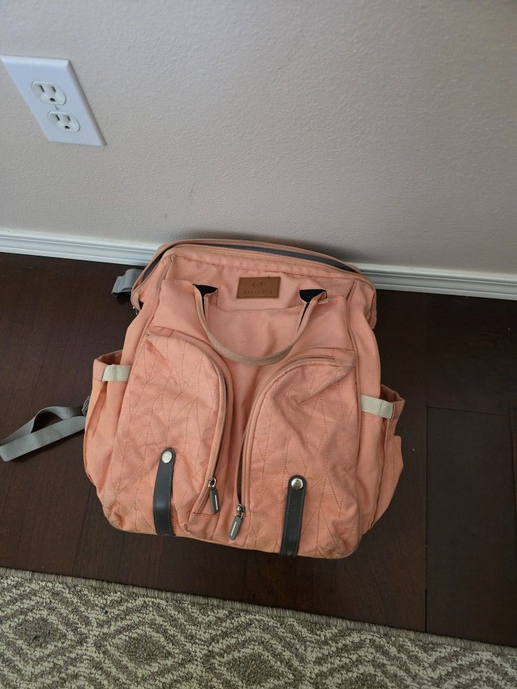 Diaper bag with changing station come