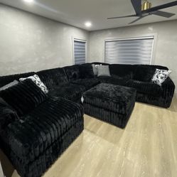 Brand New Ashley Midnight Madness 4pc Sectional Set 