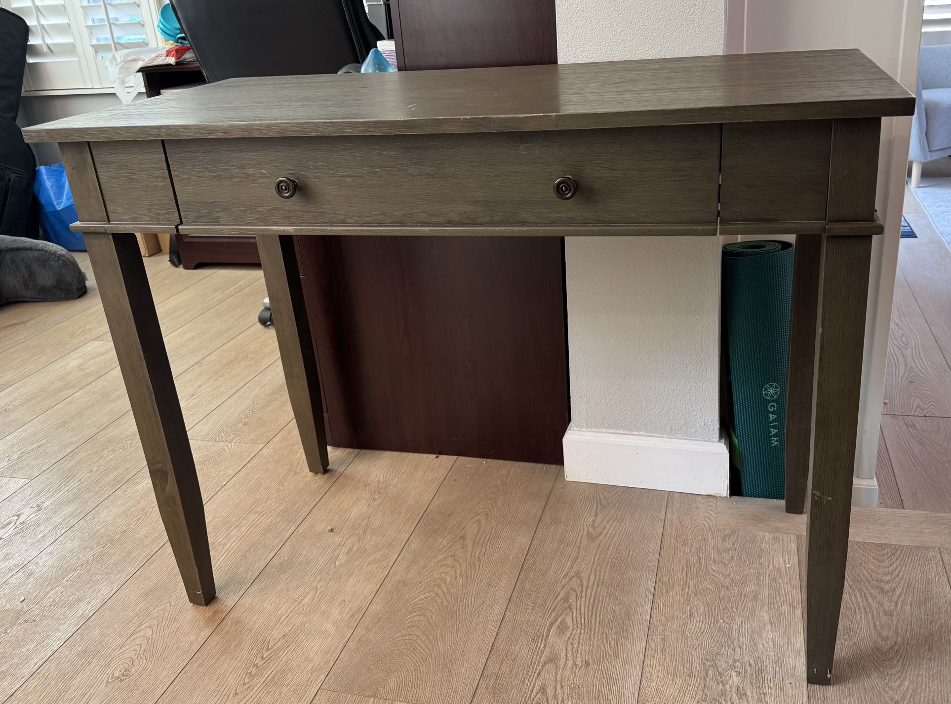 DESK WITH KEYBOARD TRAY! Great Condition $100