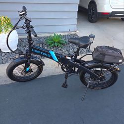LECTRIC 2.0 EBIKE.  FOLDABLE. *Only 27 Miles On It.* EXCELLENT CONDITION!