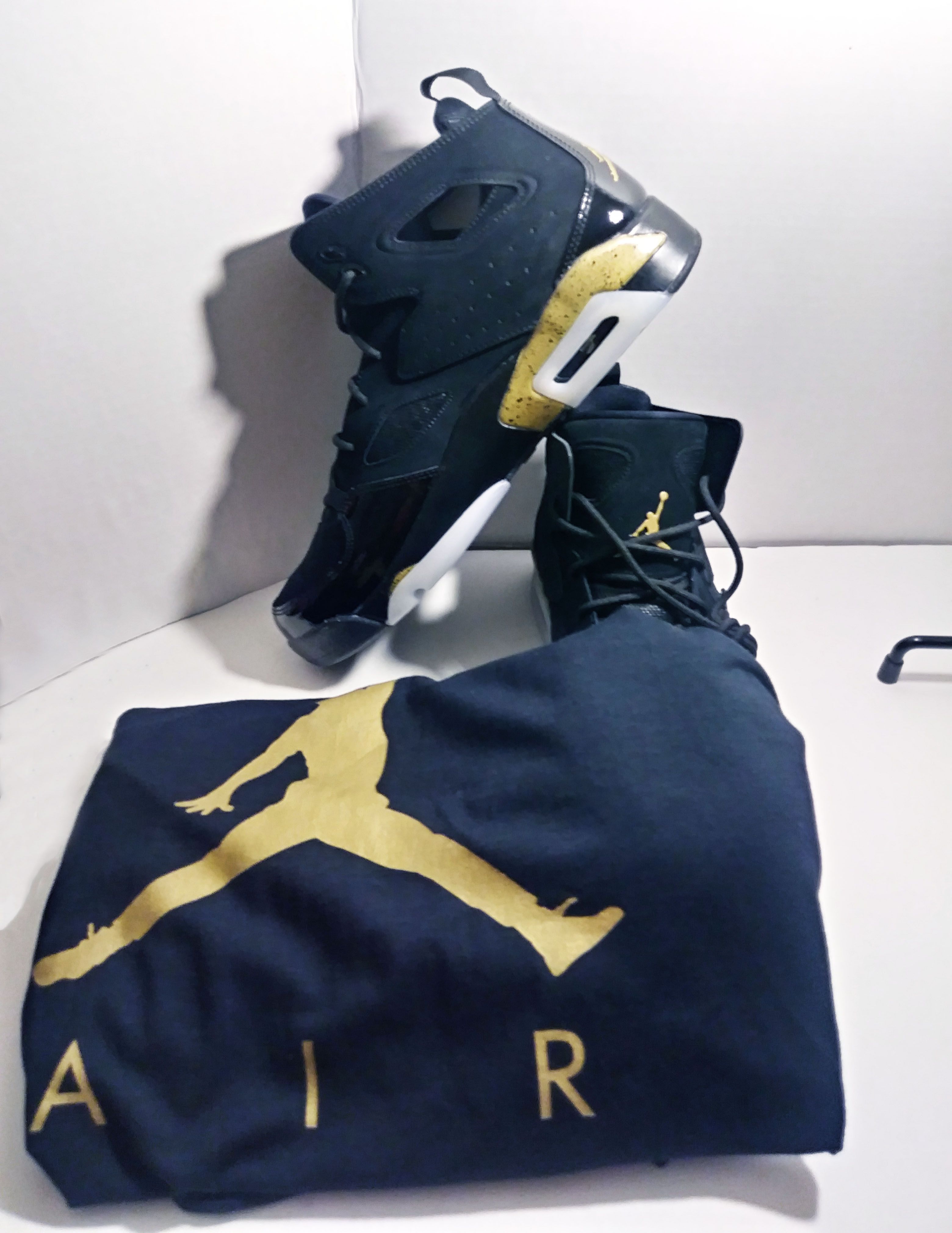 New! Nike Air Jordan Fight Club '91 Black and Gold Basketball Shoe -12 and with XL long sleeve Jumpman Crew neck Tshirt