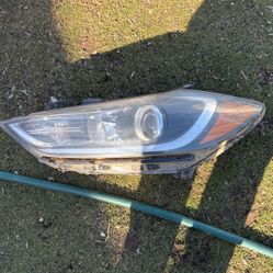 Hyundai ELANTRA headlight