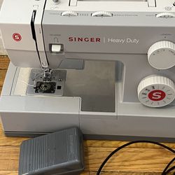 Heavy Duty Sewing Machine Singer Model 4411 Like New 