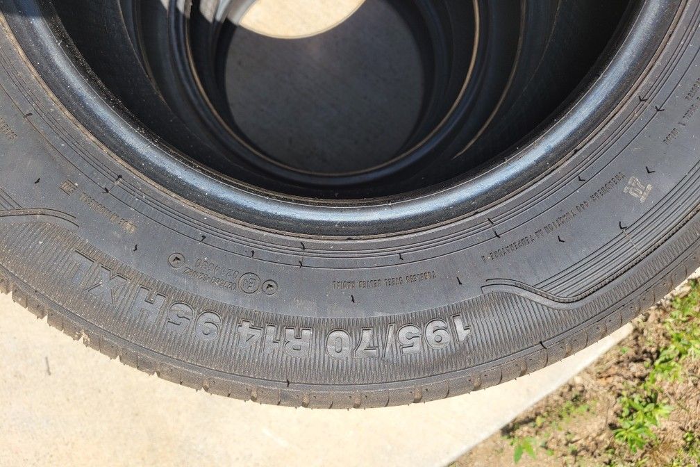 Tires 195/70R14
