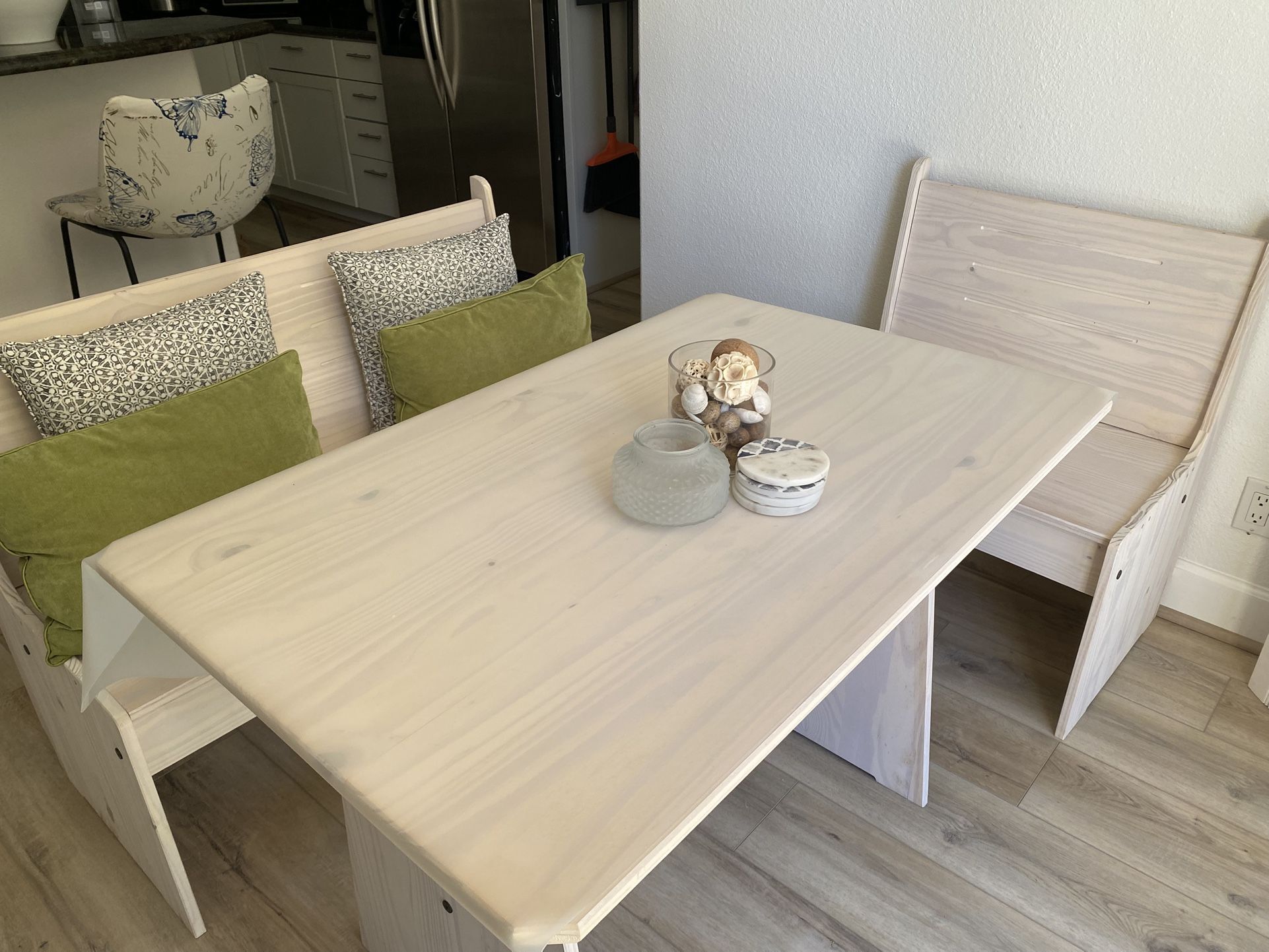 5-Person Solid Pine Wood Corner Breakfast Nook with  Storage