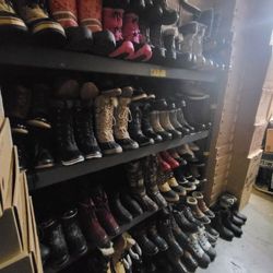 SNOW BOOTS FOR SALE ALL SIZES AVAILABLE  KIDS, AND ADULTS  SEE THE DESCRIPTION FOR PRICES 