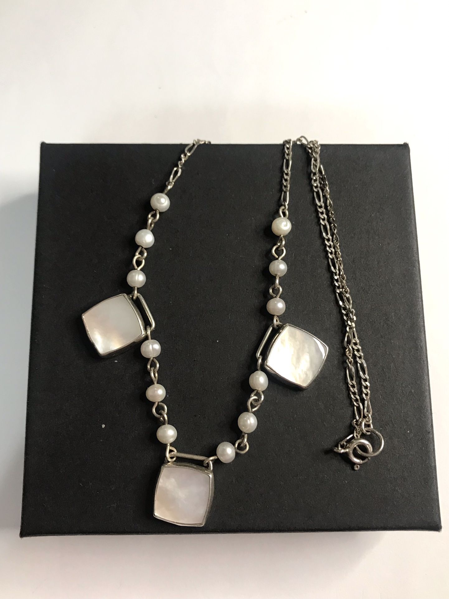 925 Sterling Silver Mother Of Pearl Ladies Necklace Size 16”