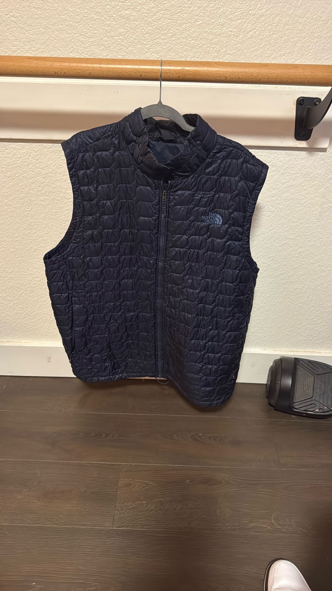 2 North Face Vest XXL