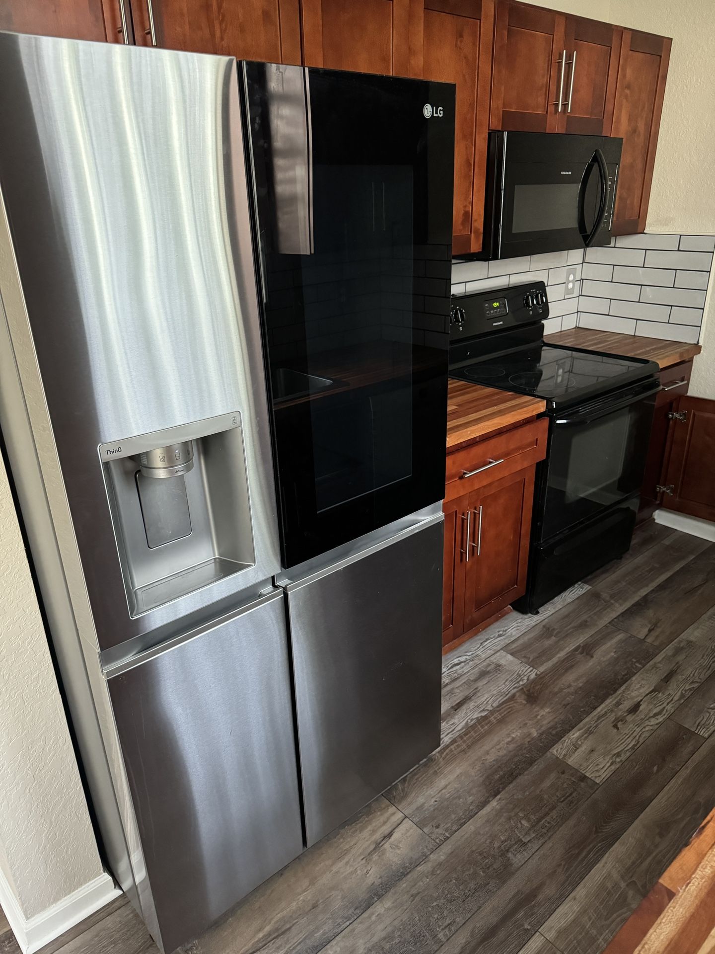 Lg Refrigerator, Full Kitchen cabinets. oven, microwave etc