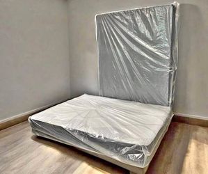 Never Used!!! Queen Mattress & Spilt Box Spring !!!
