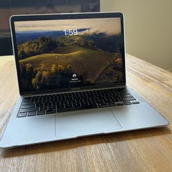 MacBook Air 2020 M1 256GB + Incase Case
