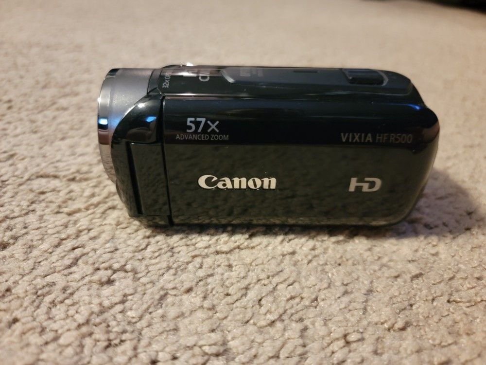Canon VIXIA HF R500 Camcorder