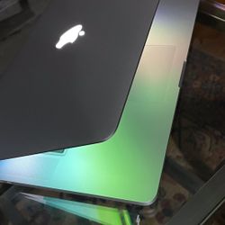 Apple MacBook 15 Inches retina  Quad Core I7, 16GB ram, 256GB SSD $350