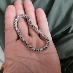 The silver bracelet John Hardy 