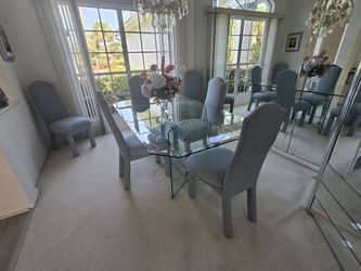Beautiful Glass Dining Table and 6 Chairs