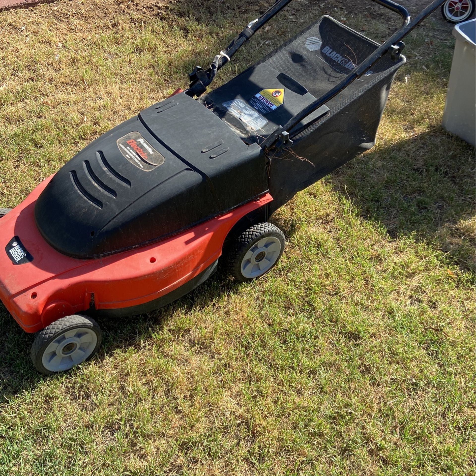 Black And Decker Lawn hog. 19 In. Mulching Mower for Sale in Glendale