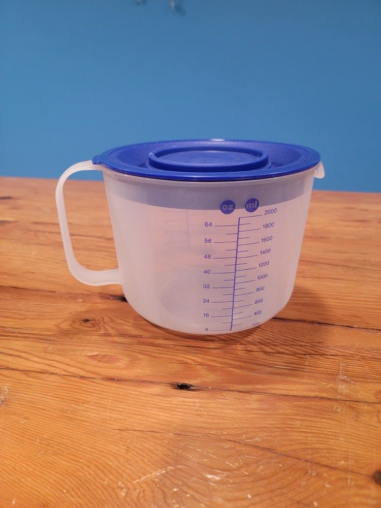 Tupperware Blue Vintage Mixing & Measuring 8-Cup Pitcher/Bowl With Lid (1629E-2)