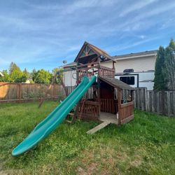 Outdoor play structure great condition