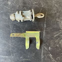 Mustang ii Rear Trunk 74/78 Model With Key 