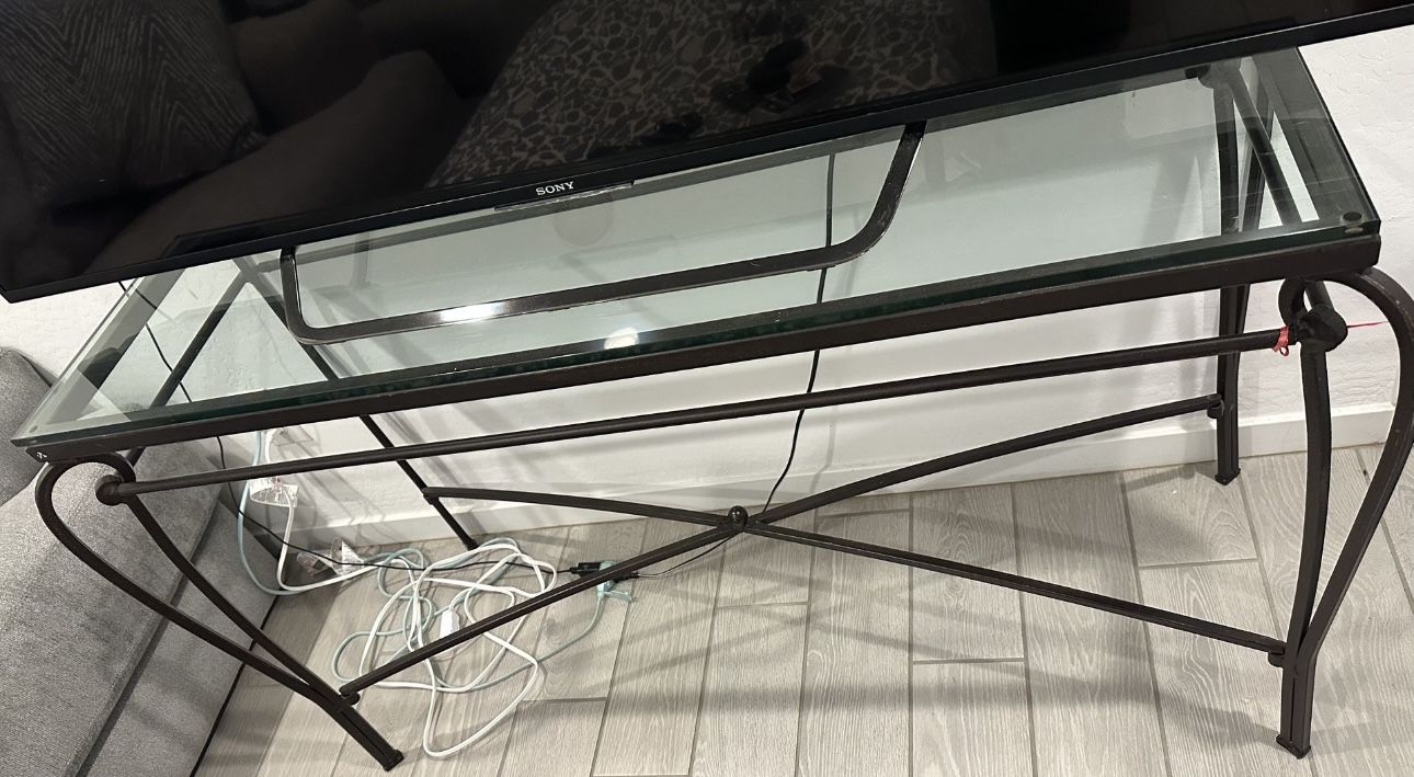 glass table 
