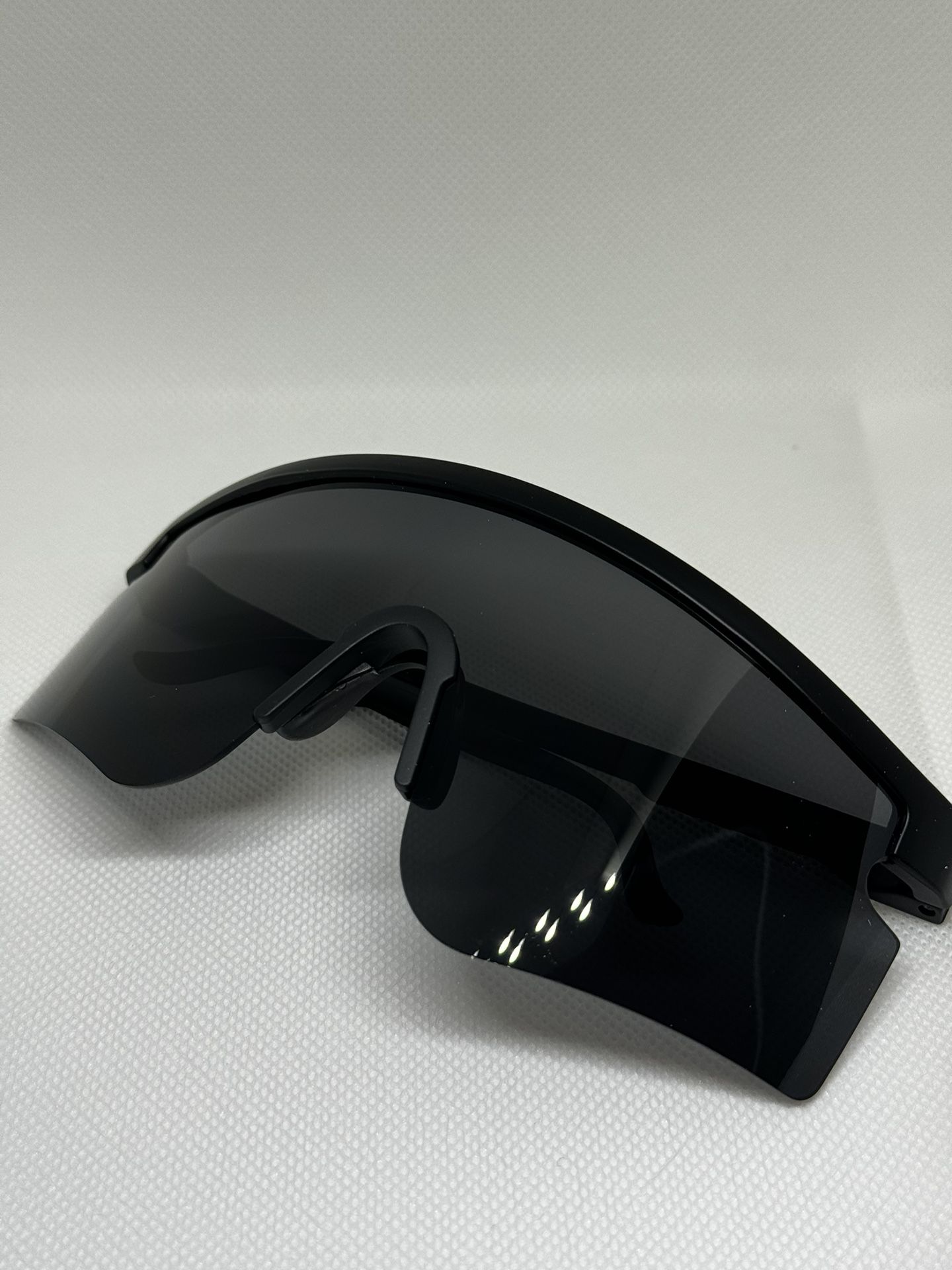 Sporty One-Piece Sunglasses for Women and Men, Wraparound Sunglasses for Cycling and Hiking, Non-Skid Frame