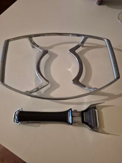 VINTAGE CORNINGWARE GRIP AND HOLDER