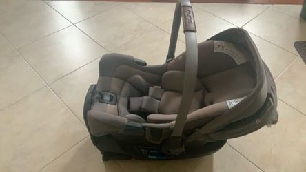Nuna  Versatile infant car seat + base