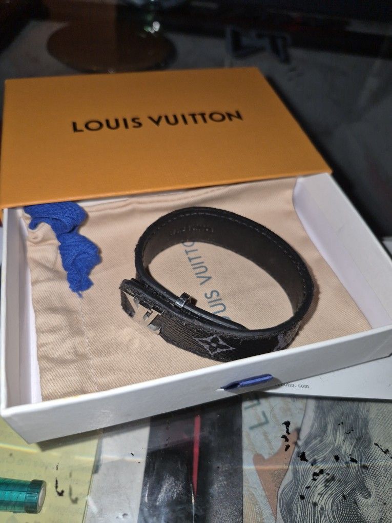 Lv Bracalet
