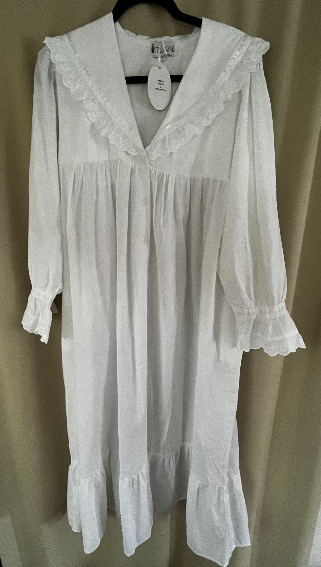 Brand New Women’s Bridgerton Style White Robe