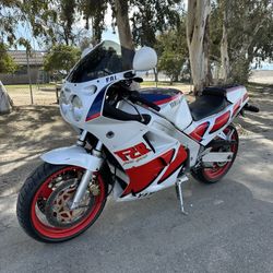 1987 Yamaha FZR1000