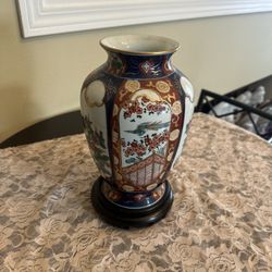 1940s Japanese Hand Painted Gold Imari Decorative Vase