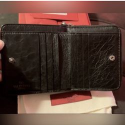 LV Authentic Zippy Wallet for Sale in Seattle, WA - OfferUp