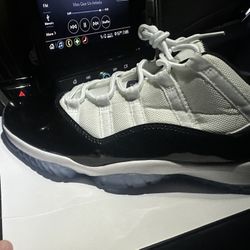 Air Jordan 11 Low ‘bred ‘ 2025