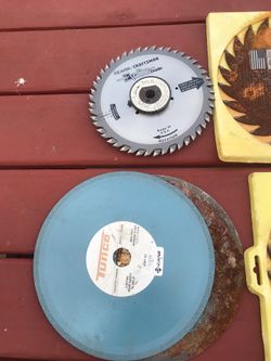 Saw blades all difference sizes. Lots of them never used. 300 dollars