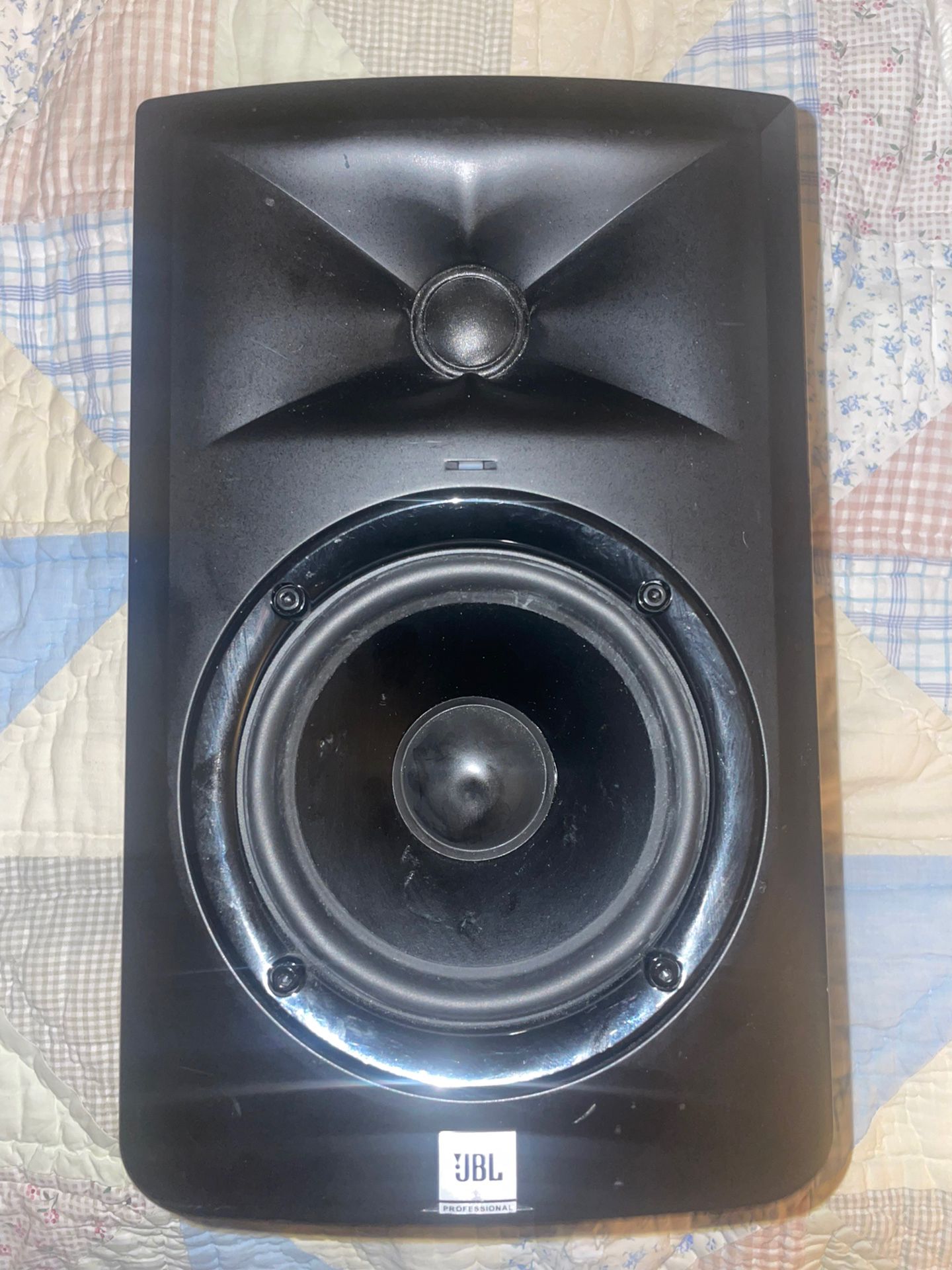 JBL Professional 305PMKII Powered 5" Two-Way Studio Monitor. Focusrite Included!