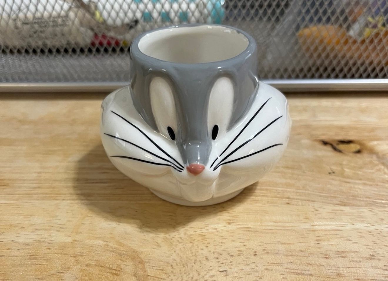 Selling this Unused Looney Tunes bugs bunny candle holder