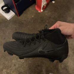 soccer cleats size 9 mens