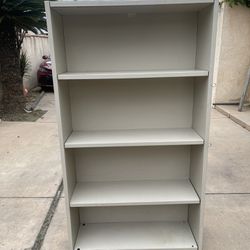 Shelves/ Estantes